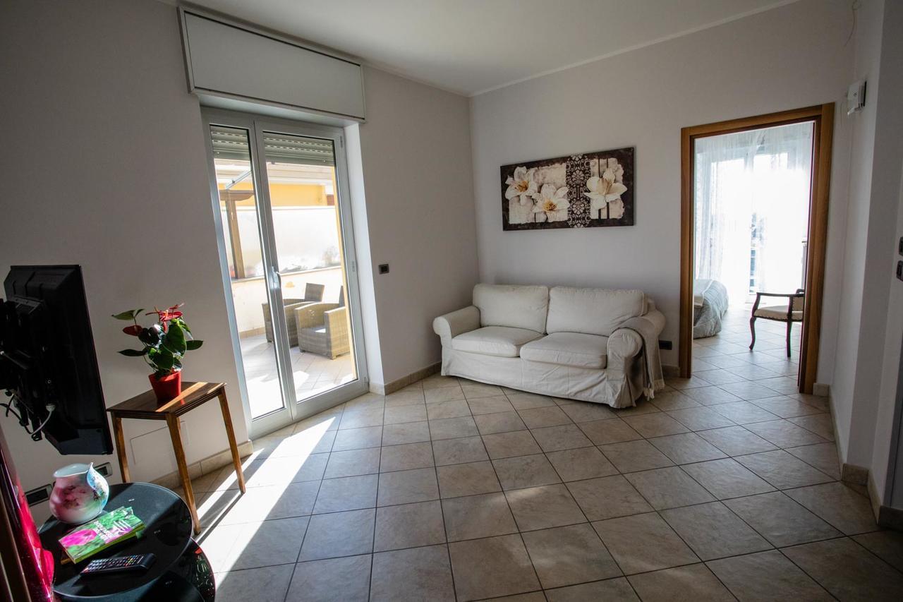 Ferienwohnung Terrazza Di Pinerolo Exterior foto